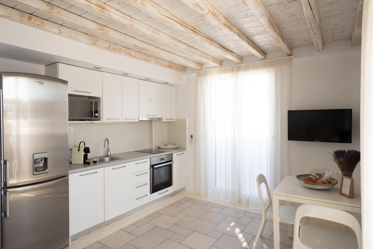 Blue, White And Grey Suites Ornos  Extérieur photo