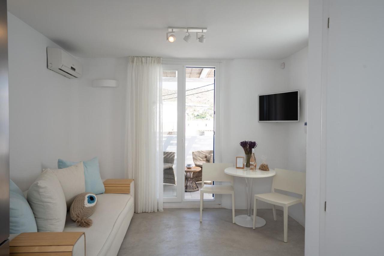 Blue, White And Grey Suites Ornos  Extérieur photo