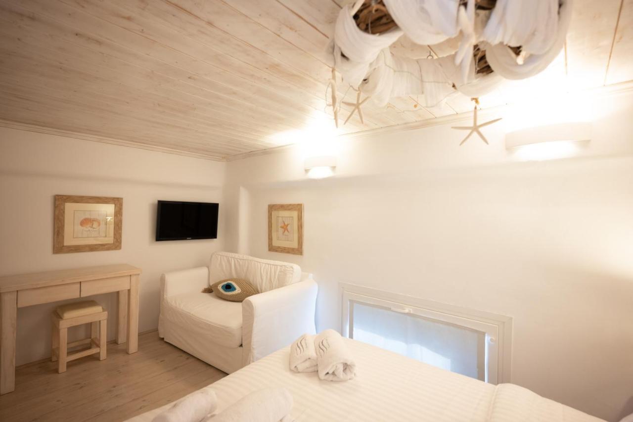Blue, White And Grey Suites Ornos  Extérieur photo