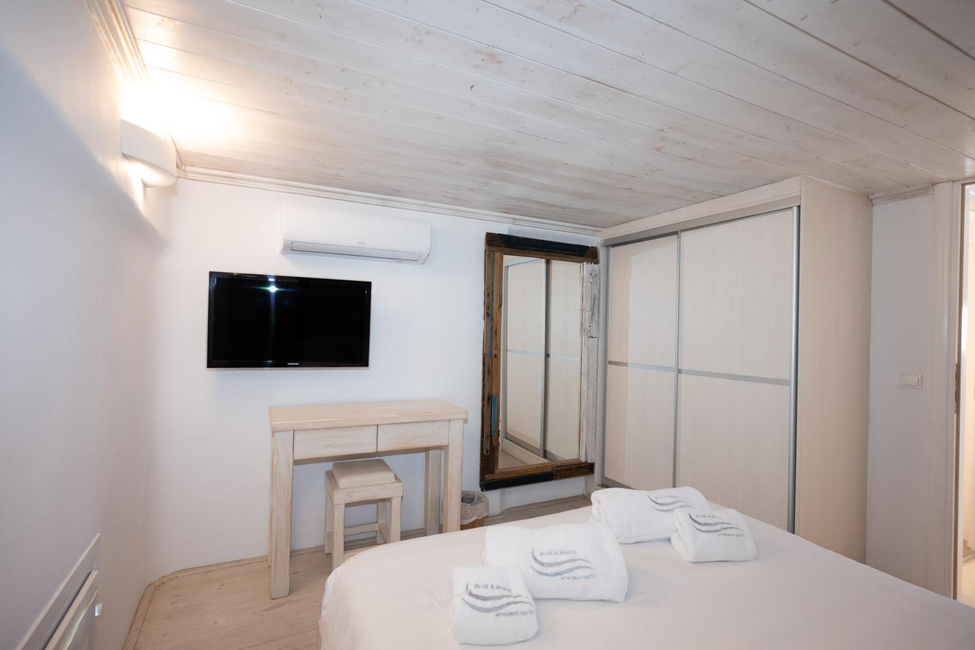 Blue, White And Grey Suites Ornos  Extérieur photo