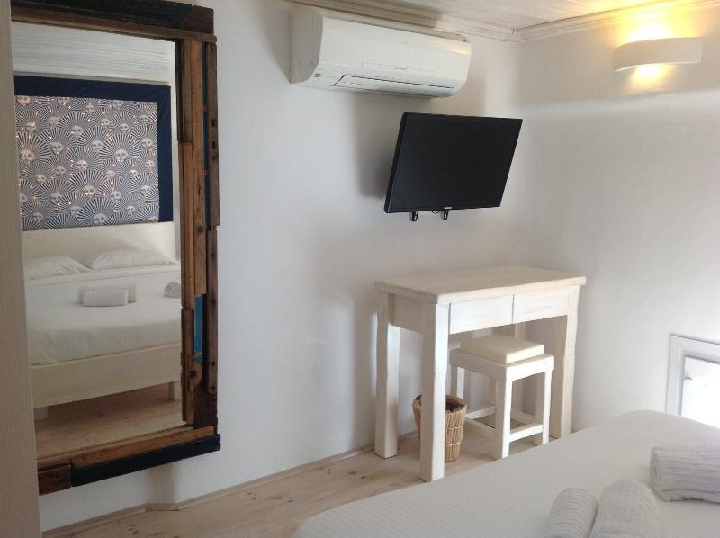 Blue, White And Grey Suites Ornos  Extérieur photo
